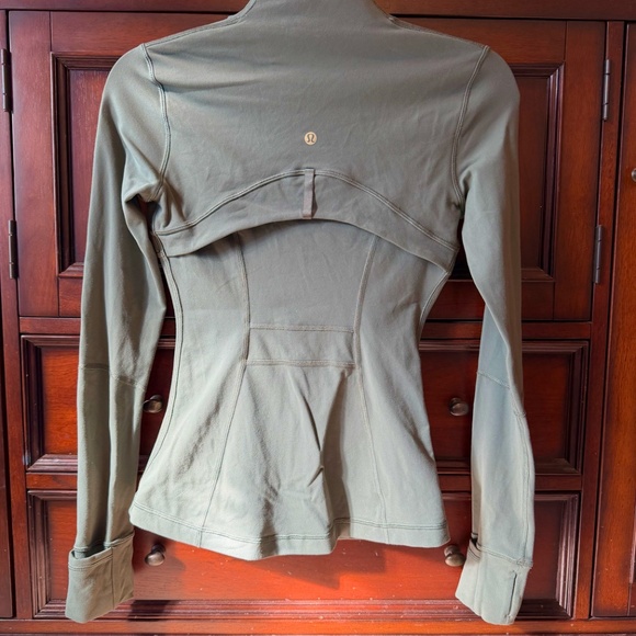 Lululemon Define Cropped Jacket Nulu Dark Forest Green / Gold Trim Sz 2 Like NEW - Picture 3 of 7